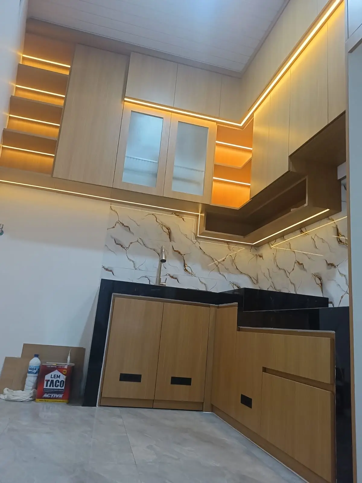 Kamar utama dengan wardrobe